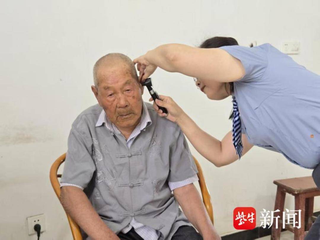 致敬“好人”！發(fā)現(xiàn)道德模范聽力下降 這家企業(yè)送來(lái)了助聽器:助聽器