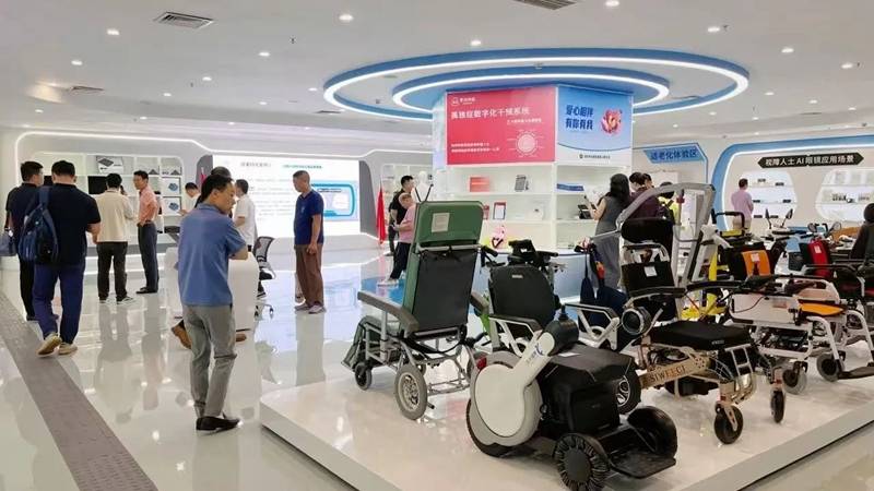 爬樓輪椅、助聽器、助聾眼鏡……深圳智能輔具改善殘障及老年生活:助聽器